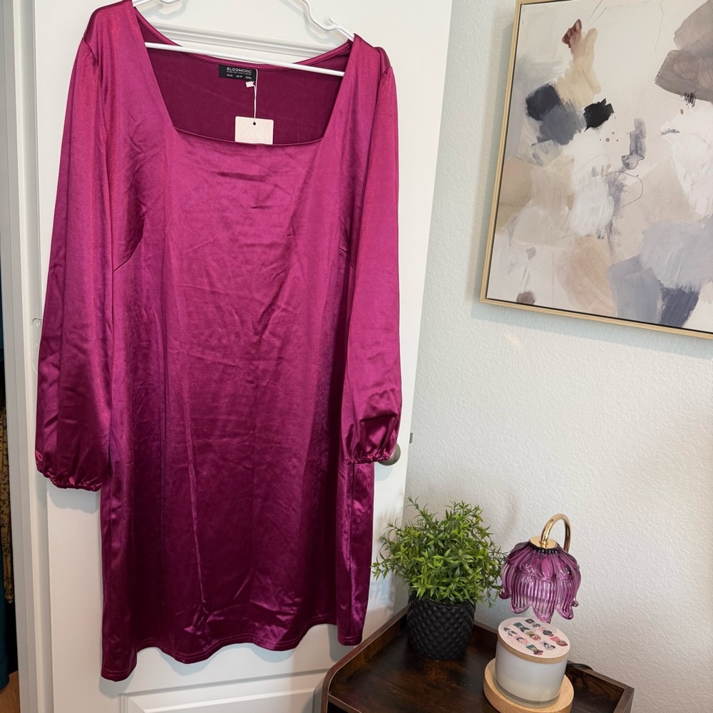 Bloomchic Magenta Satin Shift Dress - Square Neck Size 26 NWT